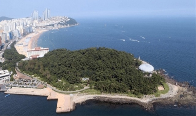 동백섬(해운대구청 누리집 캡처)